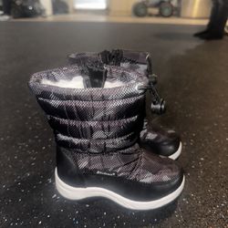 Boy Snow Boots Size 8