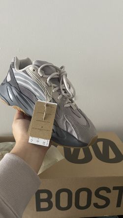 YEZZY BOOST 700v2 
