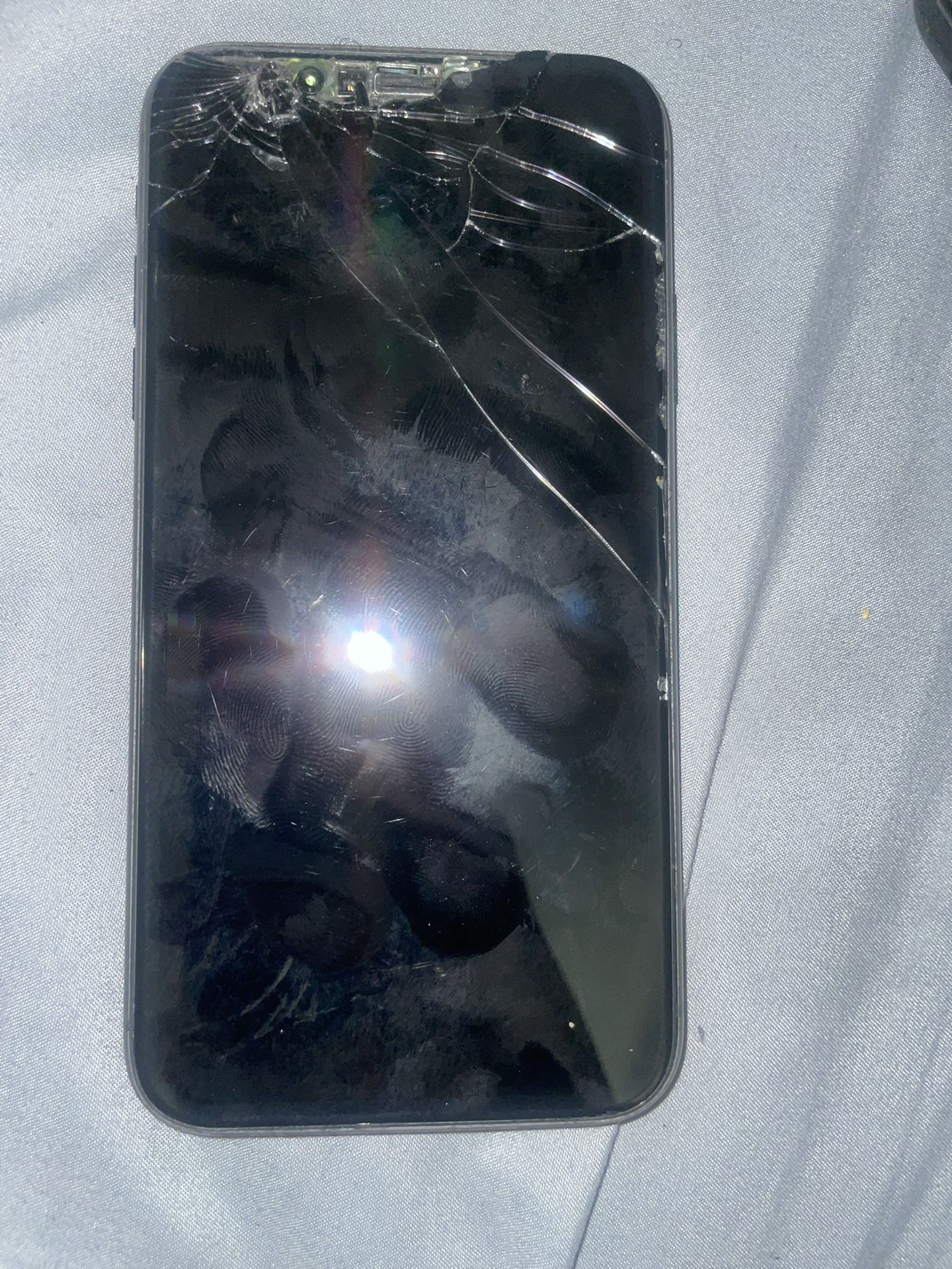 Broken iphone 11 FOR PARTS