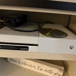 Xbox One 500gb + 2 Controllers