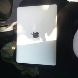 APPLE  MACBOOK