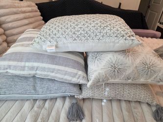 Decorative pillows(Taking to goodwill today if no one picks up)