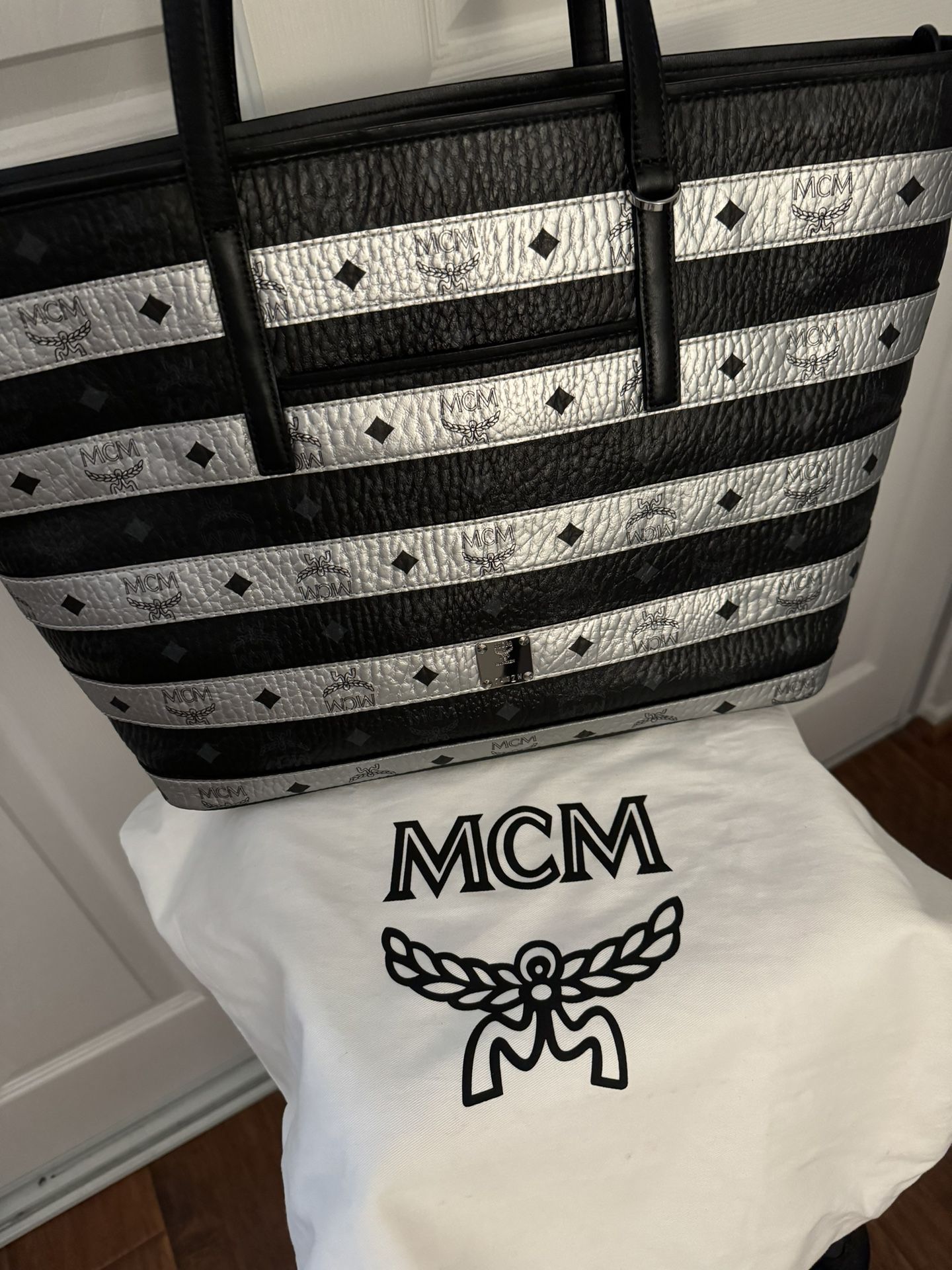 MCM Medium Tote Bag - Black/Silver
