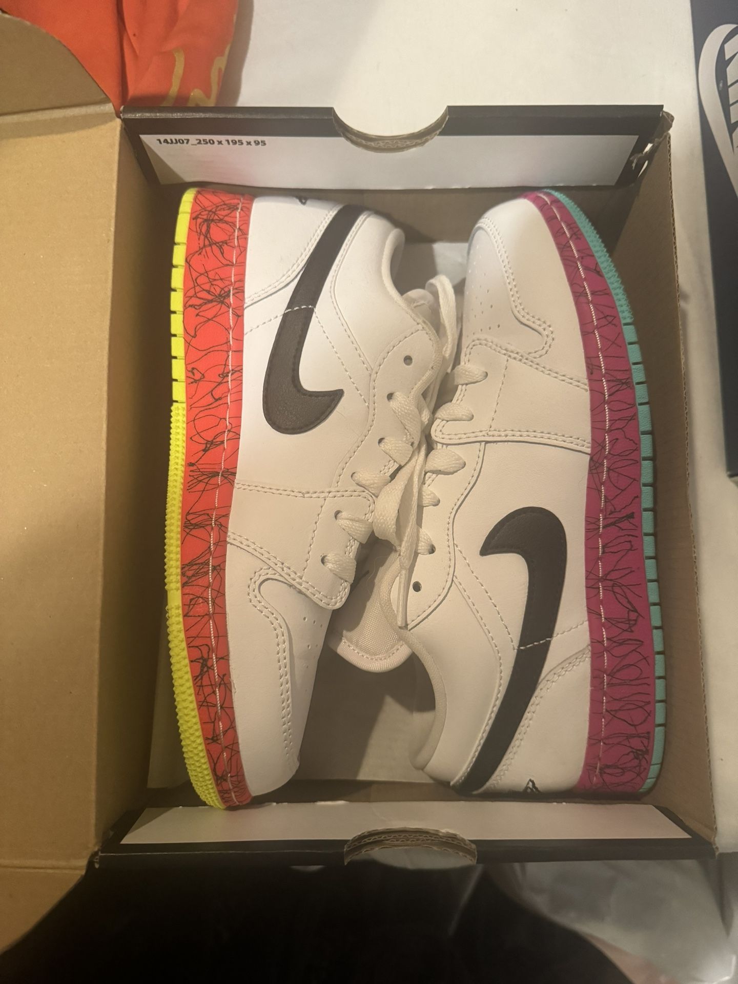 Nike Jordan 1 Low 4Y/4M/5.5W