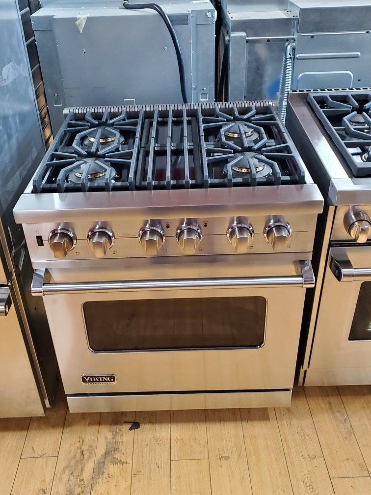 Viking 30 Inch Pro-Style Dual-Fuel Range with 4 VSH Pro Sealed Burners