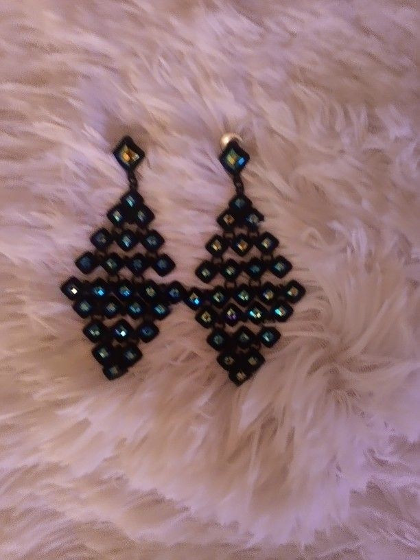 Black Beautiful Diamond Shape Earrings