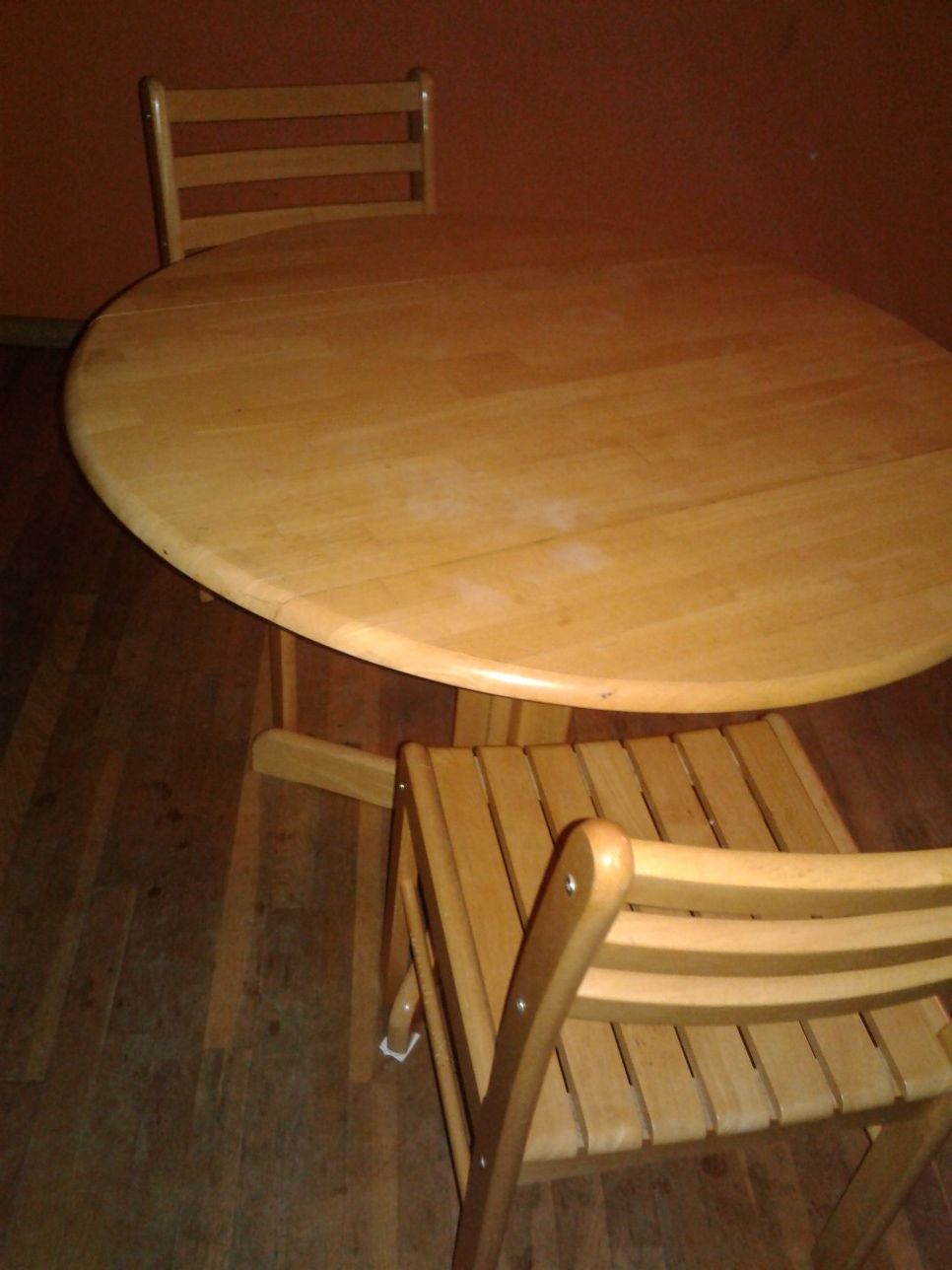 Small nook table two chair good condition