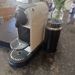 Nespresso Delonghi w/ milk frother