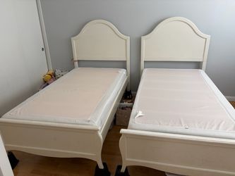Twin bed