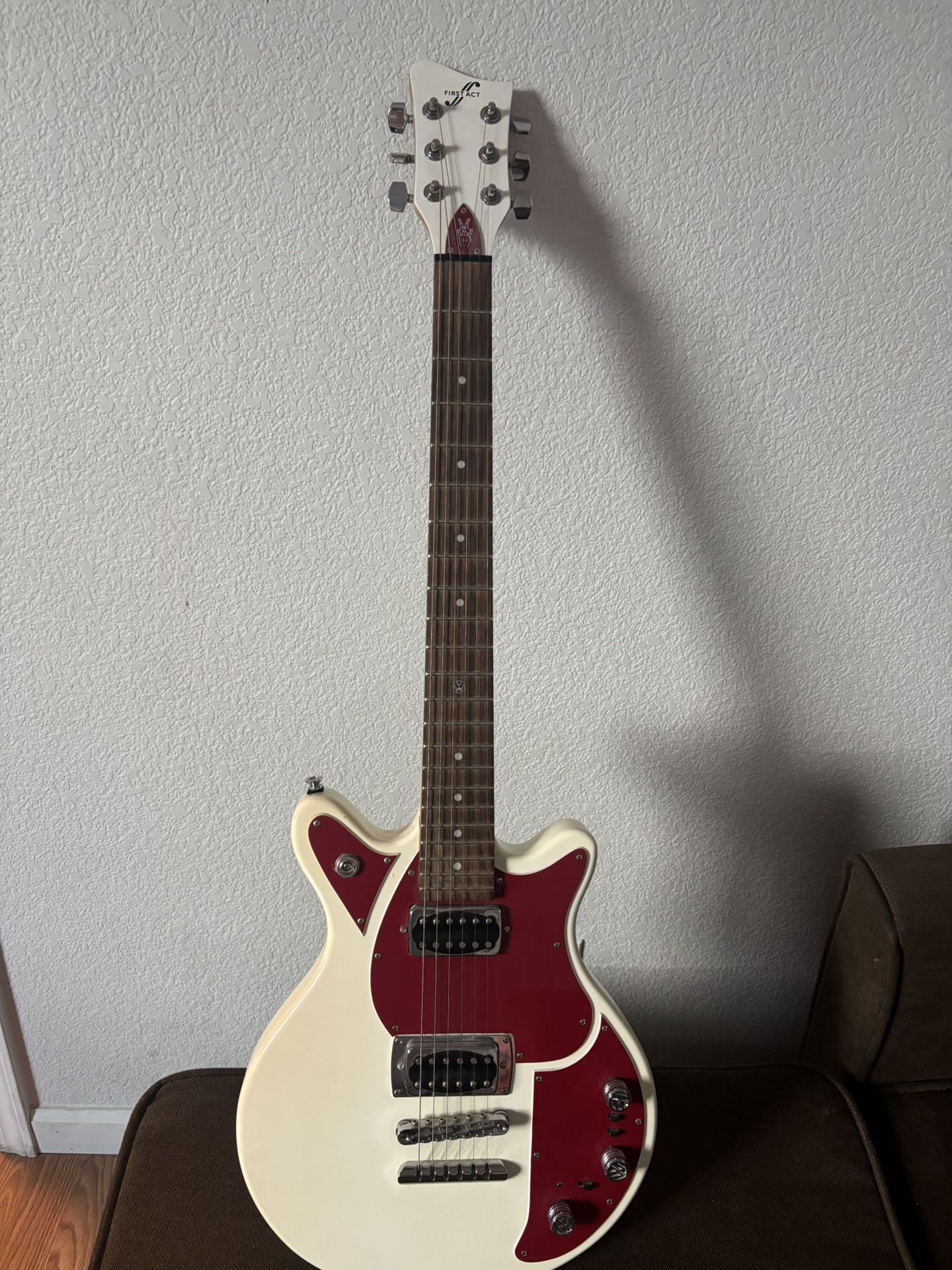 Electric Guitar “First act”