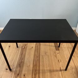 SANDSBERG Dining Table