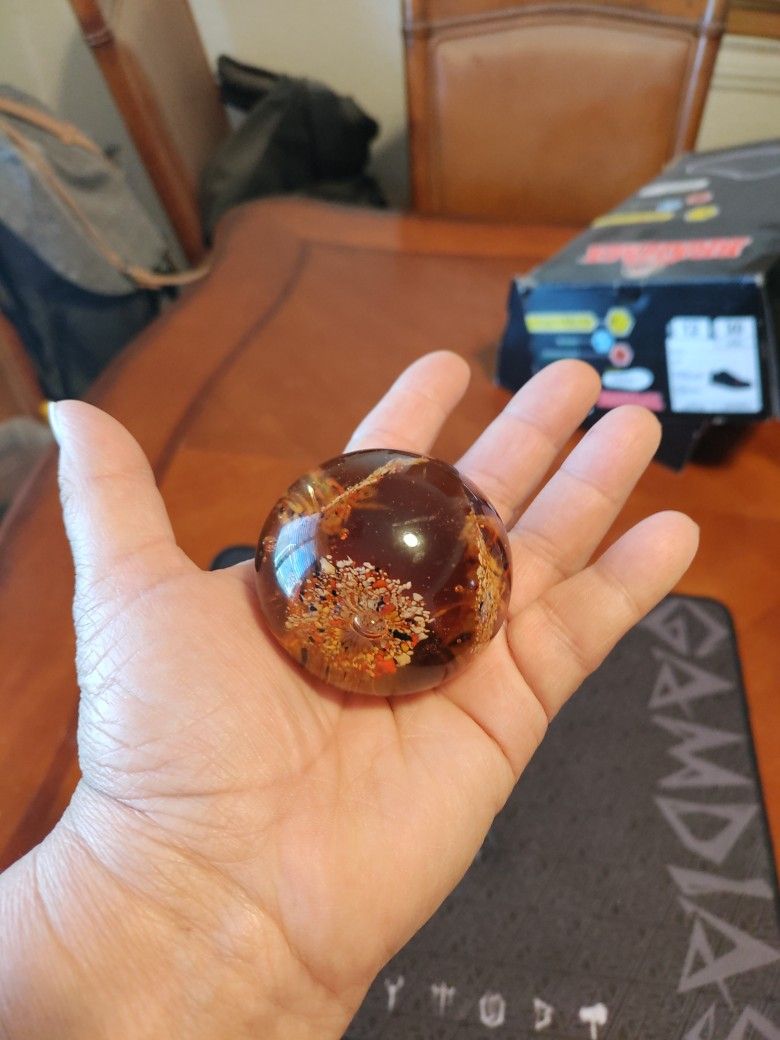 GLASS PAPER WEIGHT! ( FLOWERS DECORATIONS). PICK ⛏️ UP ONLY