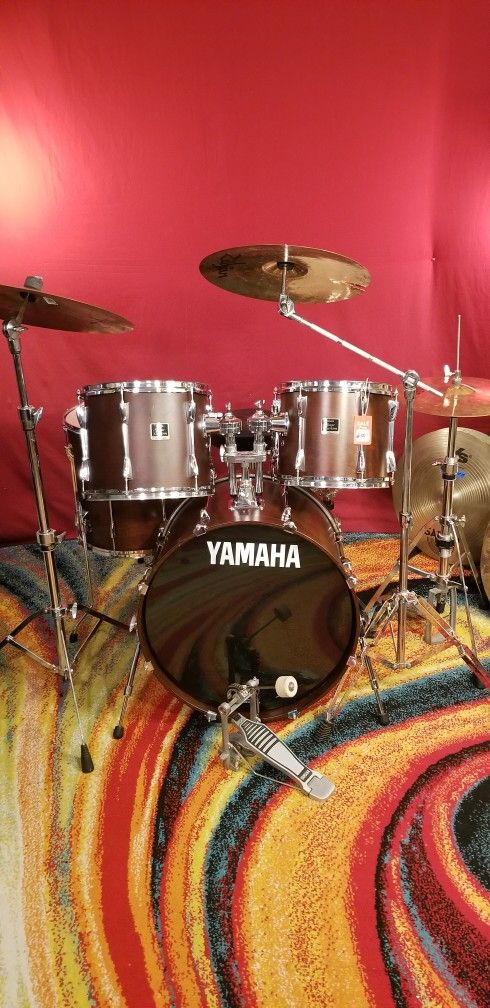 Yamaha 5pc Complete Set W/ Zildjian Cymbals 