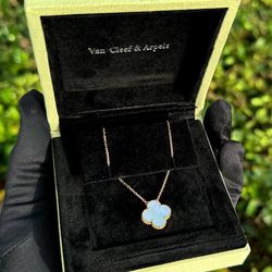 18k yellow gold MOP Van cleef Alhambra style 1 motifs clover shape stone necklace