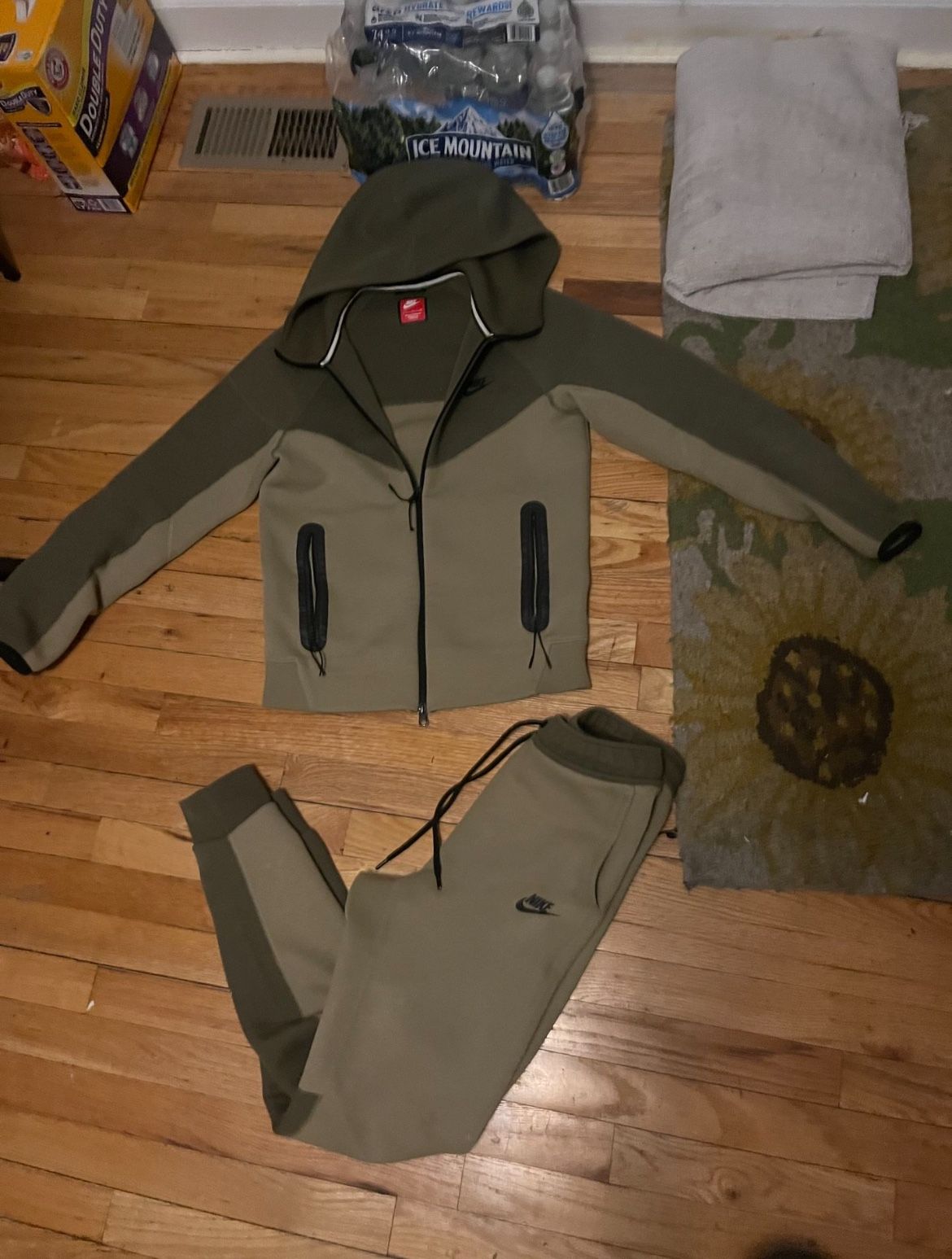 Size S Nike Tech Set