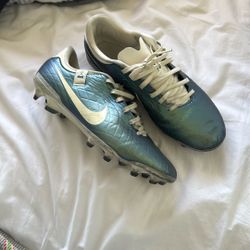 Futbol cleats 
