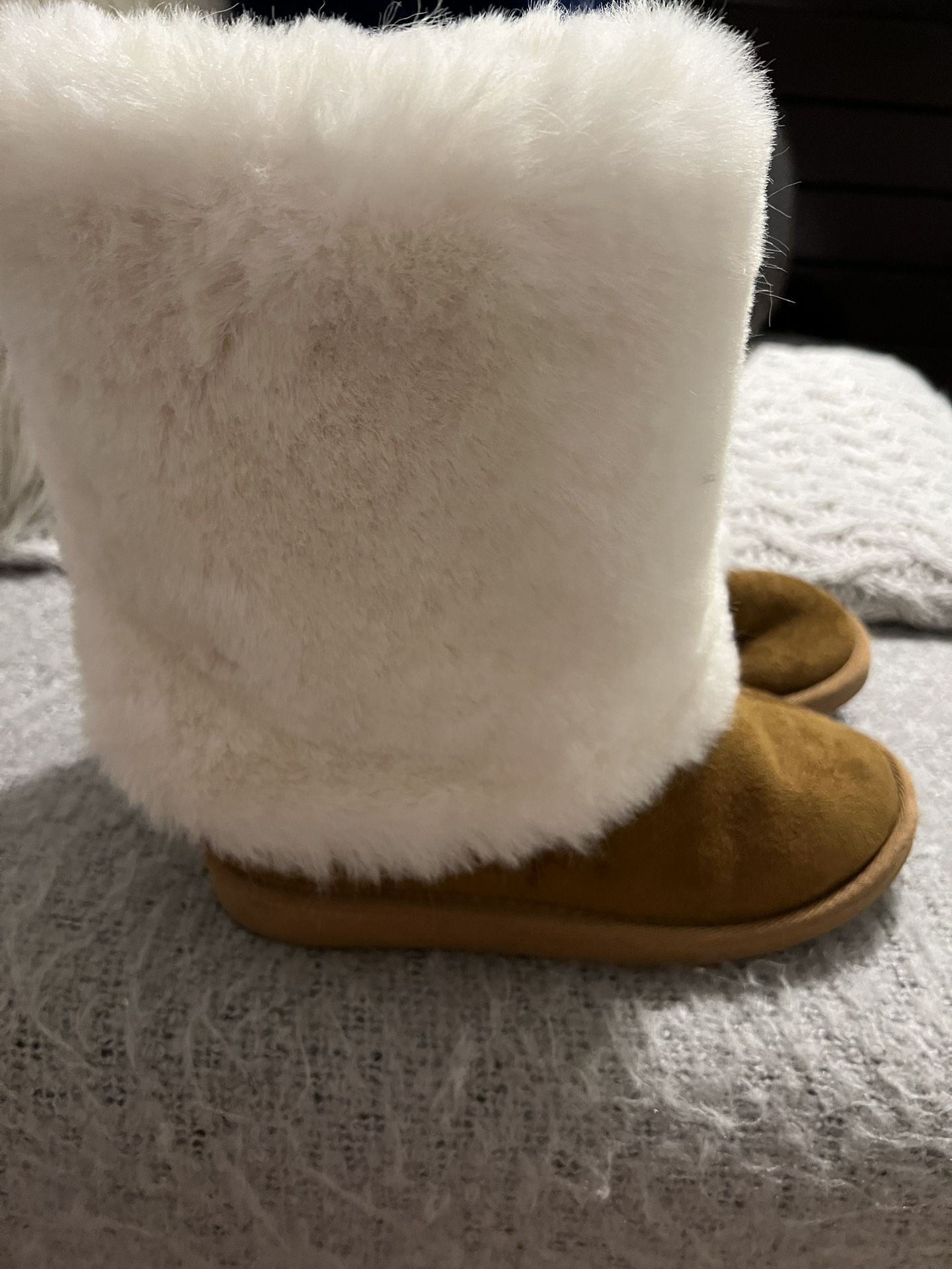Women’s Boots With Faux Fur