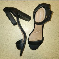 10 W BLACK BLOCK HEELS