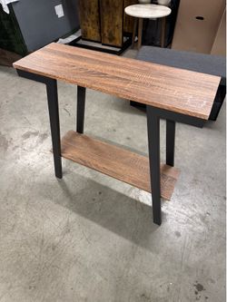 Entrance table