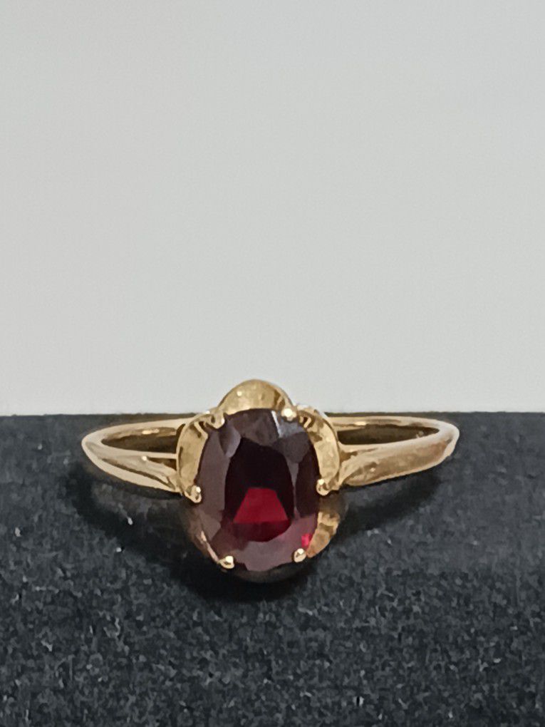 14K Yellow Gold Ring With Authentic Ruby Jewel