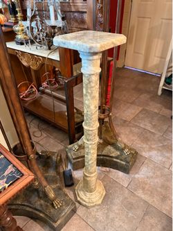 Beautiful Vintage, Italian marble pedestal