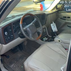 Cadillac Scalade Basic 2002
