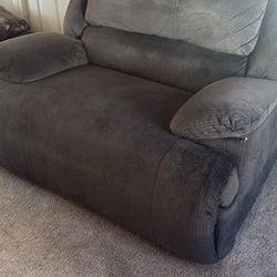 Large Recliner/loveseat 