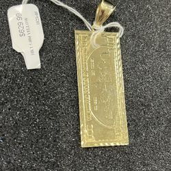 10k gold charm 7.8 grams (836116-11)