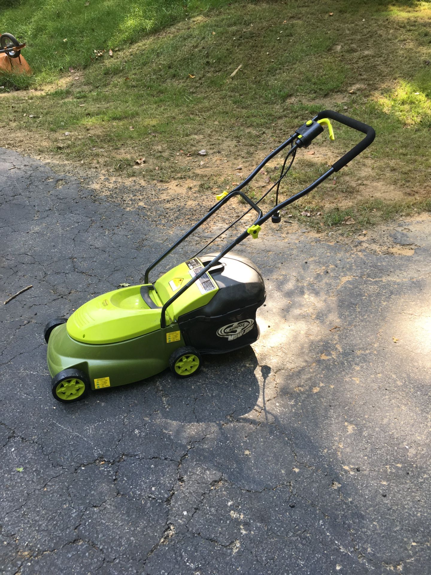 14” 12 Amp Sun Joe Electric Lawn Mower