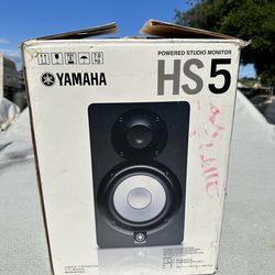 Yamaha HS5 Powered Studio Monitor