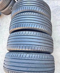 235-55-19 Michelin Selling a set of 4 tires in excellent condition 🫡