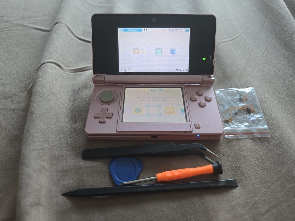 Nintendo 3ds W/ Repair Kit