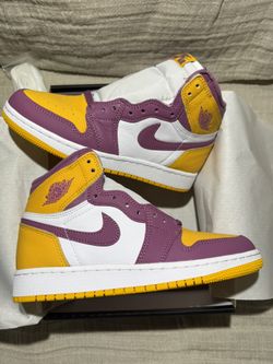 Air Jordan 1 Retro University Gold/Light Bordeaux US 4Y
