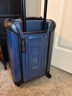 Tumi 19 Degree Polycarbonate International Carry-On - Brand New With Tags 5 year warranty