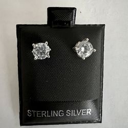 Beautiful Earrings 9.25 Silver. 