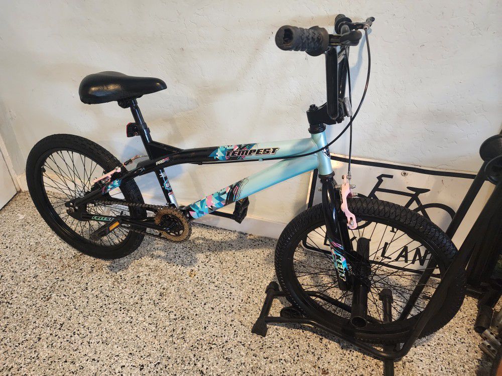 Girl's 20" Tempest BMX Bike w/ Front Pegs Cool Aqua Graphics, Rider Height 4'2"(👍only $95)