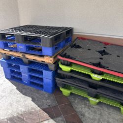 Free pallets 