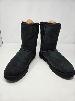 UGG boots ⚫️ size 9