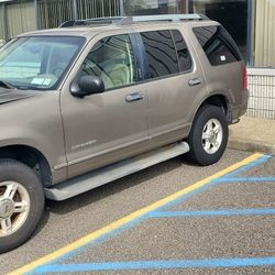 2005 Ford Explorer