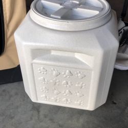 Food/Treat Vault For Pets $5