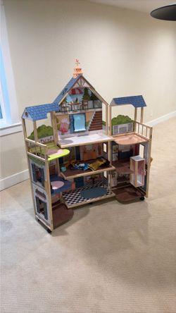 Foldable and rollable doll house