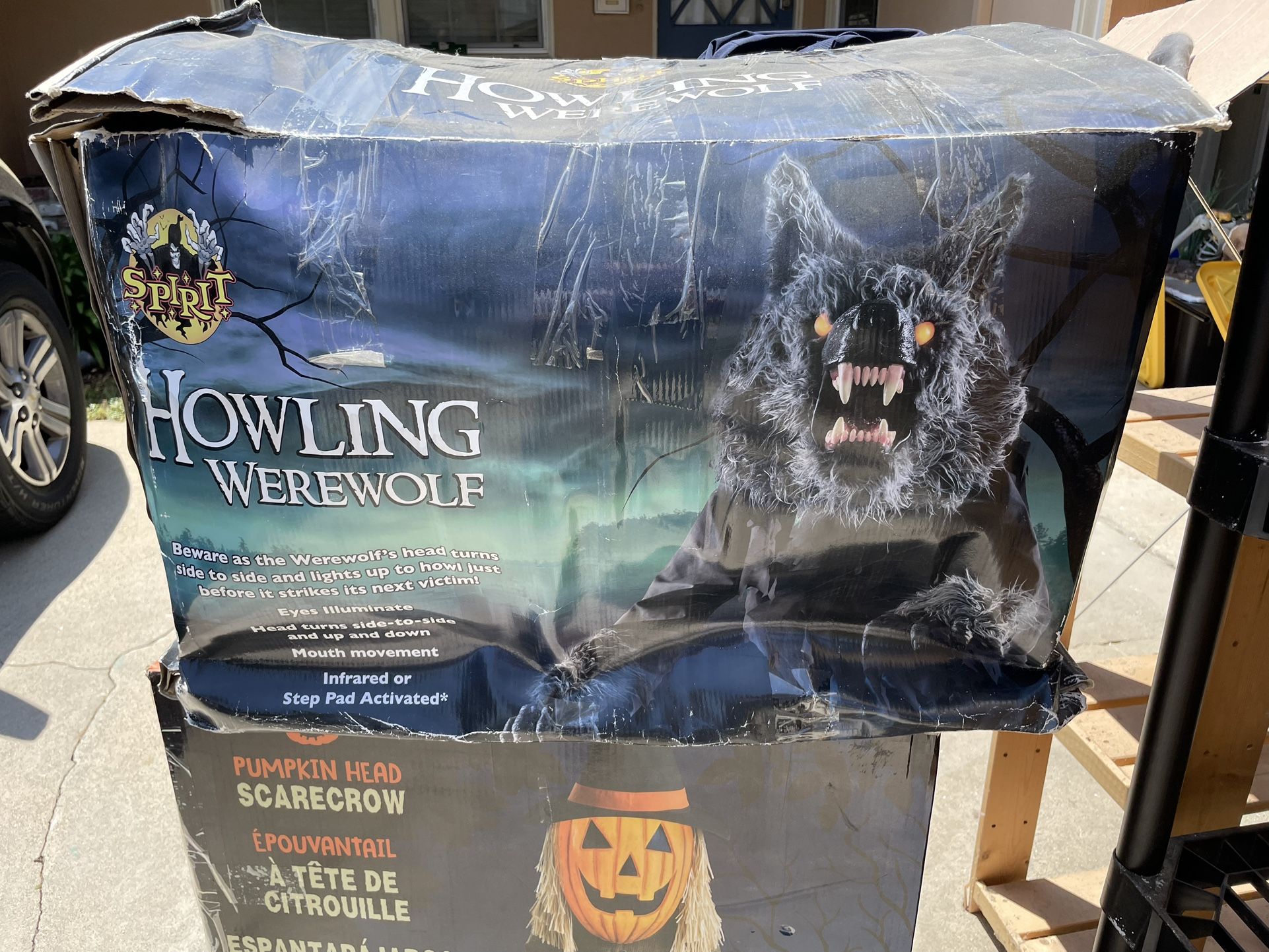 Howling Werewolf Animatronic Halloween Decoration