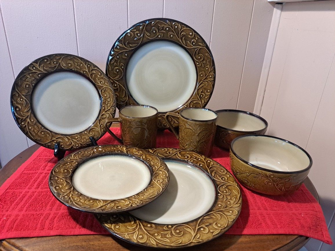 2 Serving Set of REBA "Harmony" Dinner Dishes (Like New)