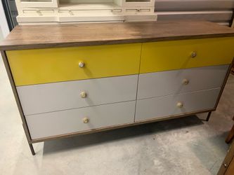 Vintage style dresser