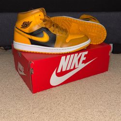 Air Jordan 1 “Chutney” Mid Women’s 9