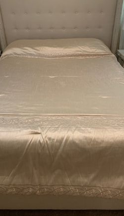 Cream color Queen comforter