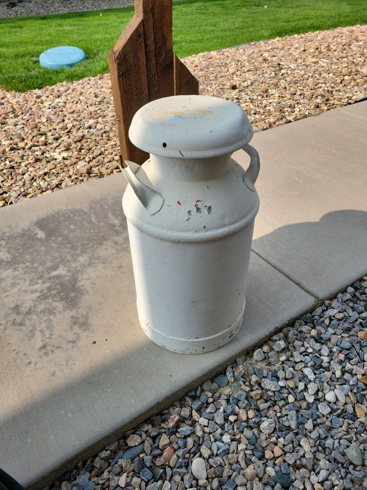 Old 10 Gallon Milk Can