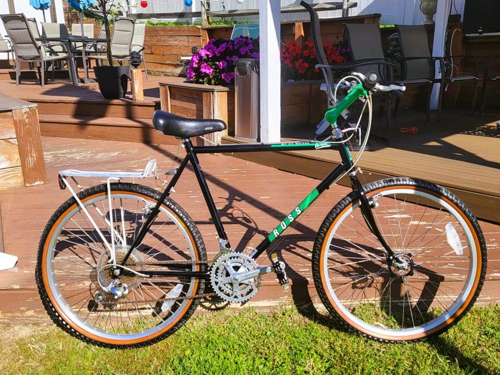 Ross MT. St Helens High Tech 26 inch - Real luggage rack - $125 (Pasadena)