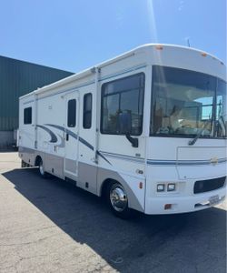 2004 Winnebago Sunova