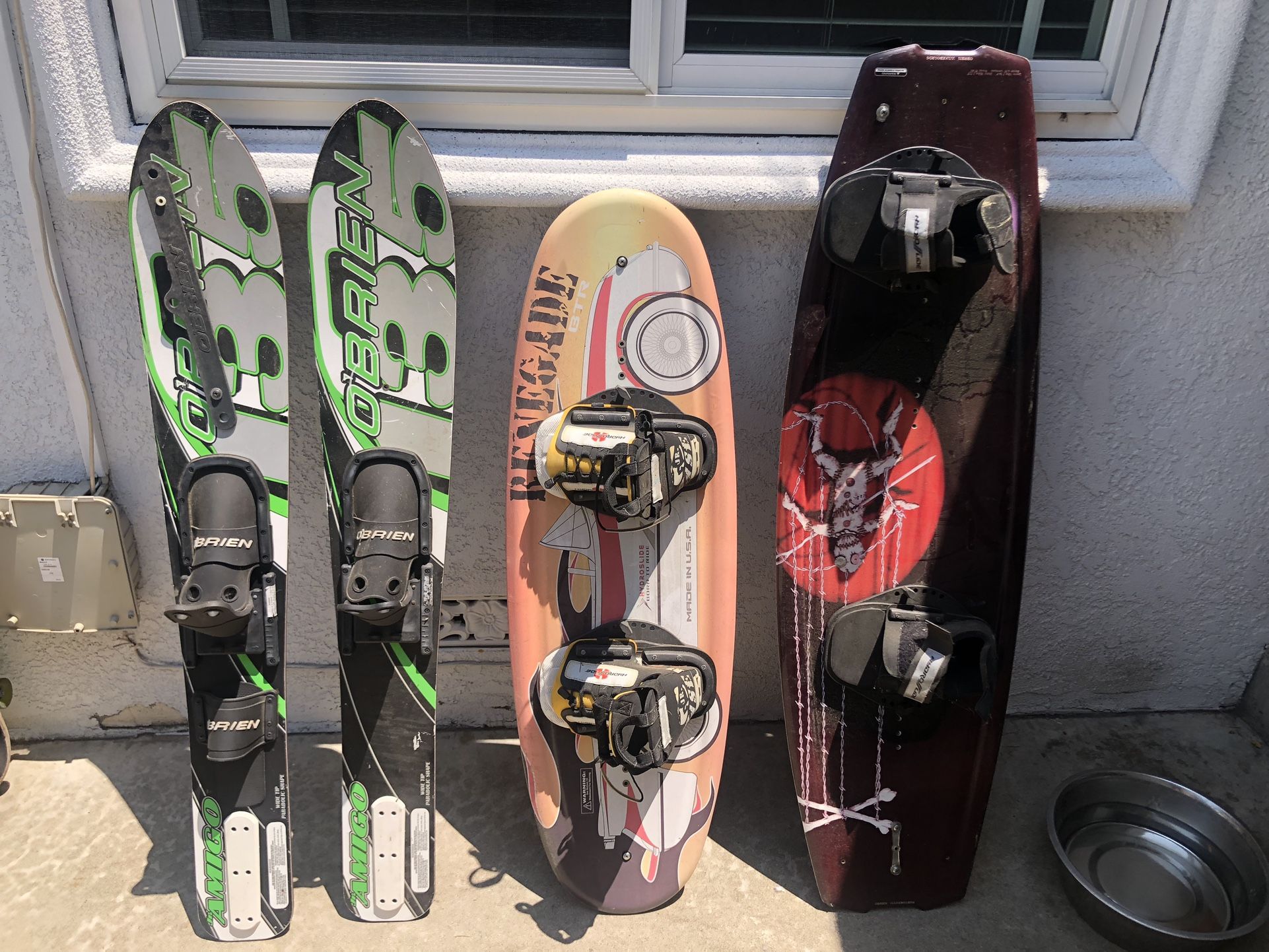 Wakeboard and Skis